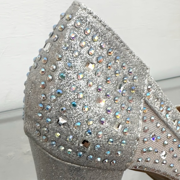 Dress Shoe Silver Chunky Heel Closed Pointed Toe - Picture 4 of 5